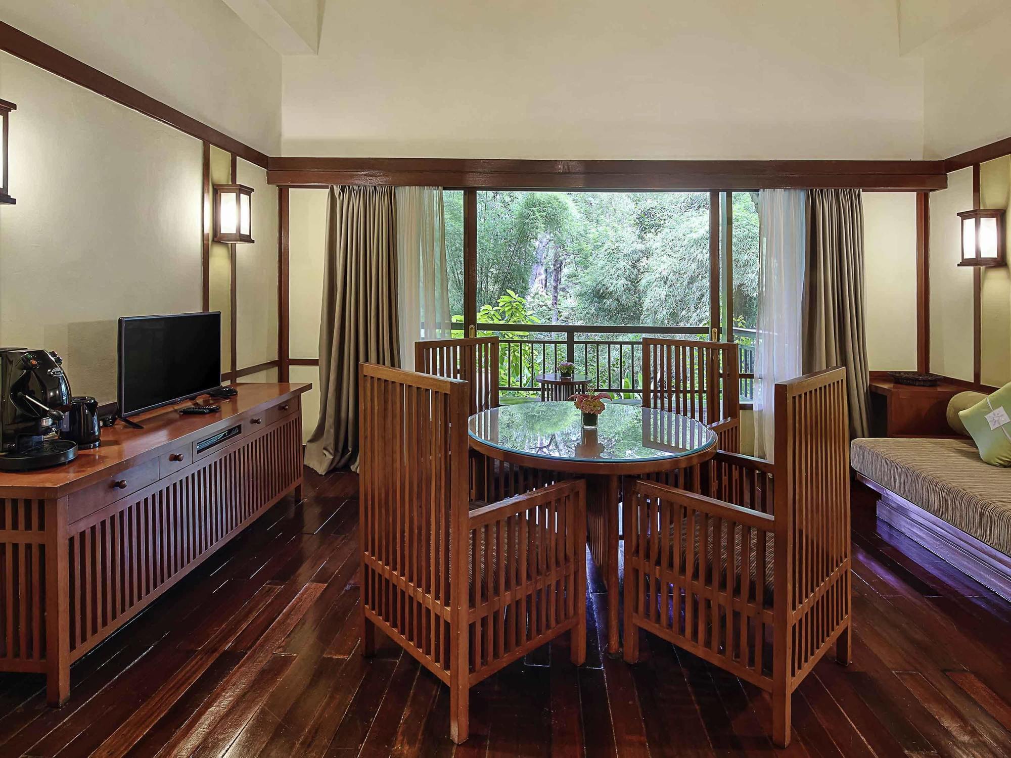 Ibis Styles Bogor Raya Hotel Екстериор снимка